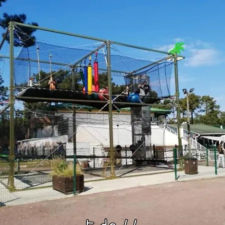 De 3 Avec Vue Sur La Piscine Partagee Et Jardin Clos A A 2 Km De La *