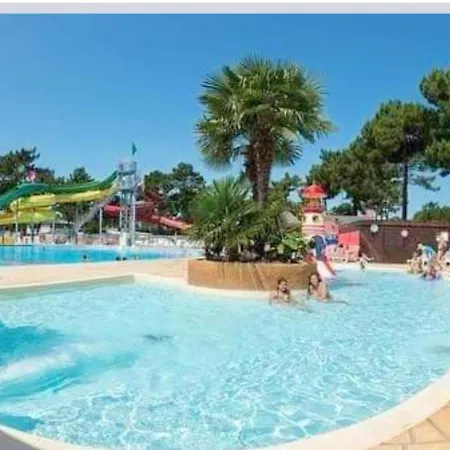 De 3 Avec Vue Sur La Piscine Partagee Et Jardin Clos A A 2 Km De La Les Mathes